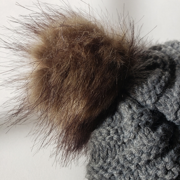 Free with purchase! Fur Pom Pom Knit-like Toque/Beanie - Picture 4 of 4